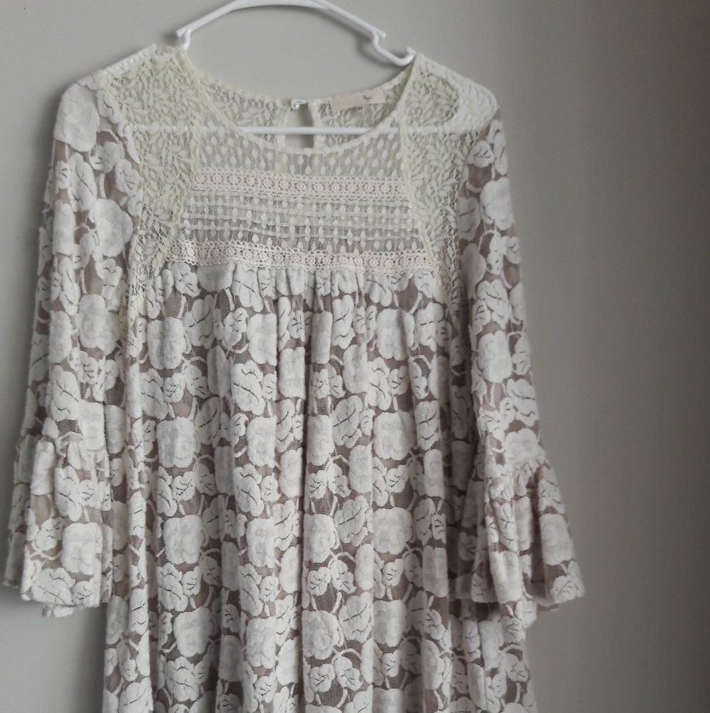 Ryu beige tunic size medium.